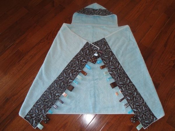 Paisley (light blue) Hooded Tag Towel