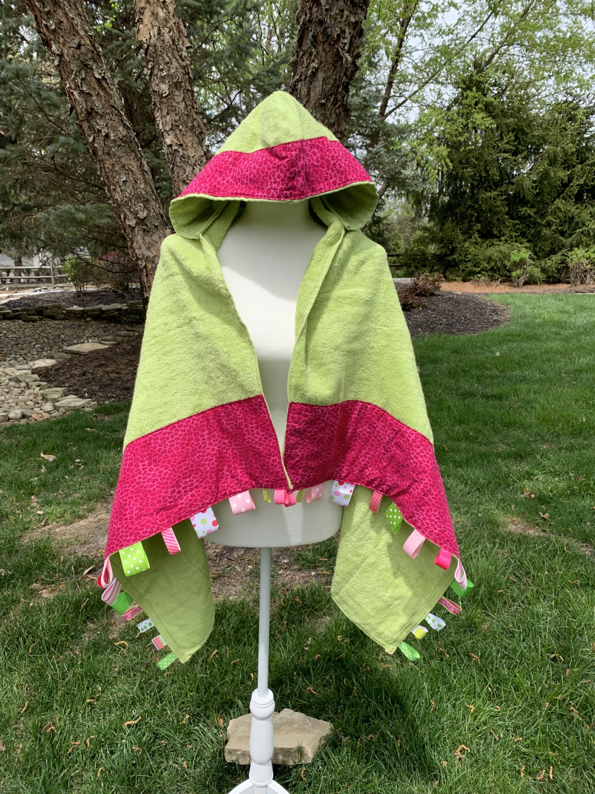 Hot Pink Leopard (green) Hooded Tag Towel